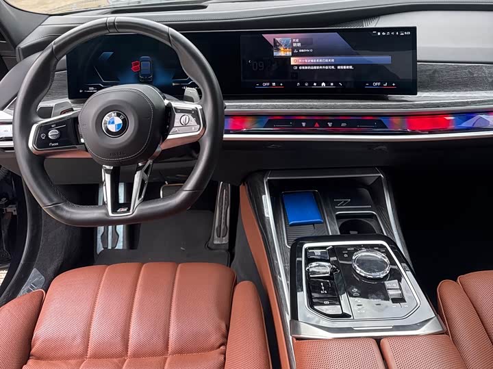 Фото 9 - BMW 7 Series