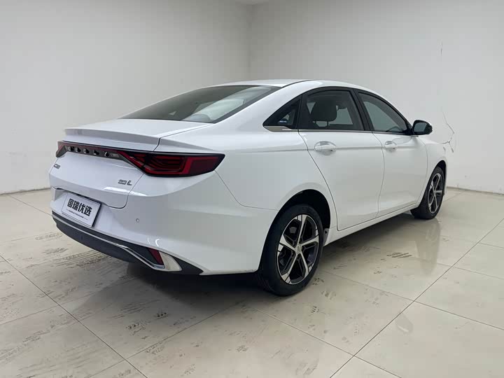 Фото 4 - Geely Emgrand L