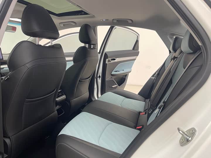 Фото 9 - Geely Emgrand L