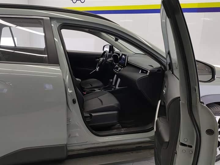 Photo 8 - Toyota Corolla Cross