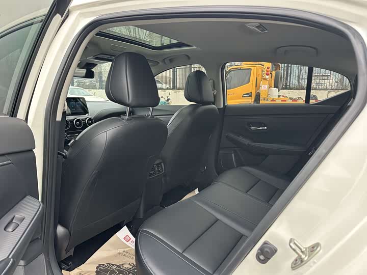 Фото 5 - Nissan Sylphy