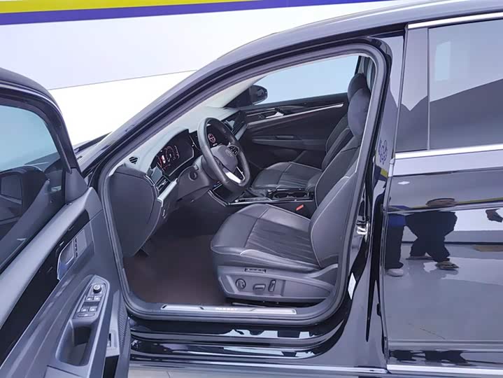 Фото 9 - Volkswagen Passat