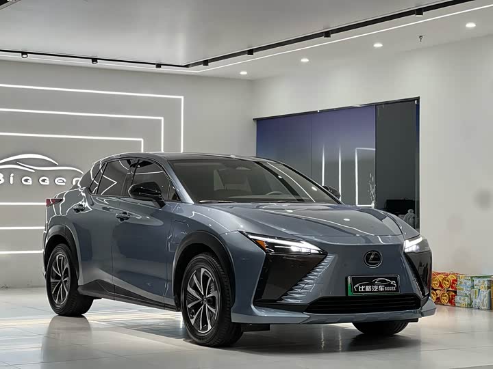 Фото 2 - Lexus RZ