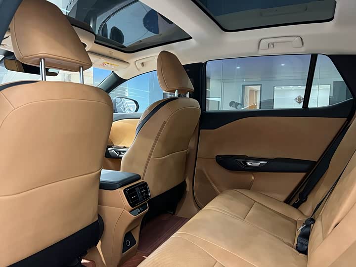 Фото 9 - Lexus RZ