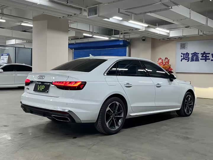 Фото 4 - Audi A4L