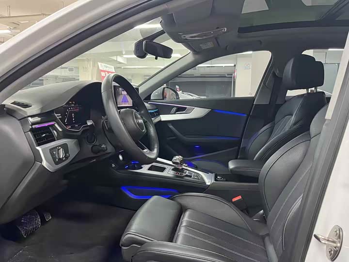 Фото 8 - Audi A4L