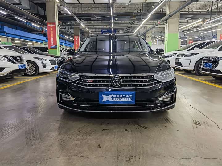 Фото 2 - Volkswagen Magotan