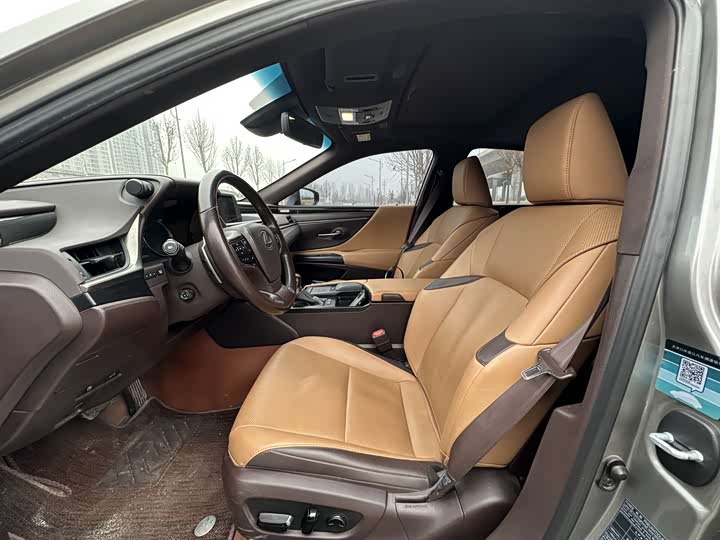 Фото 7 - Lexus ES