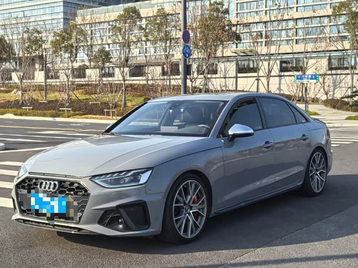 Фото 1 - Audi A4L