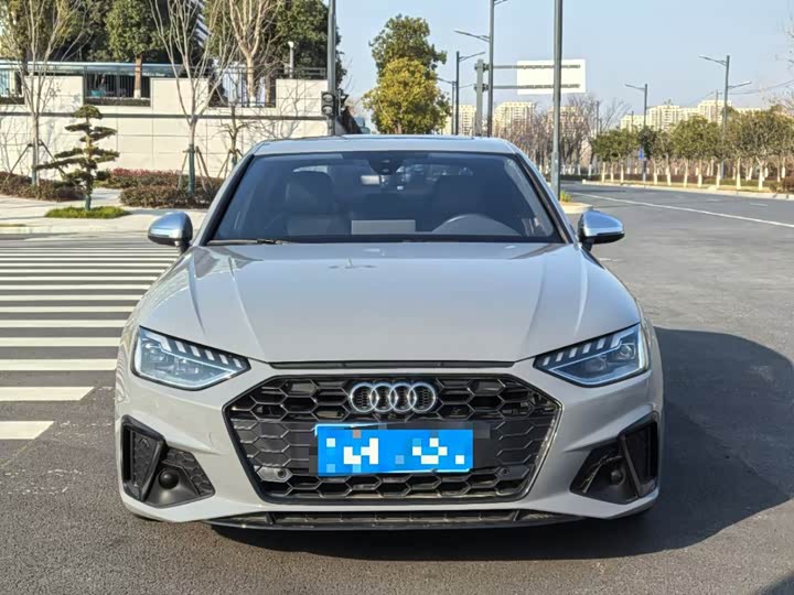 Фото 2 - Audi A4L