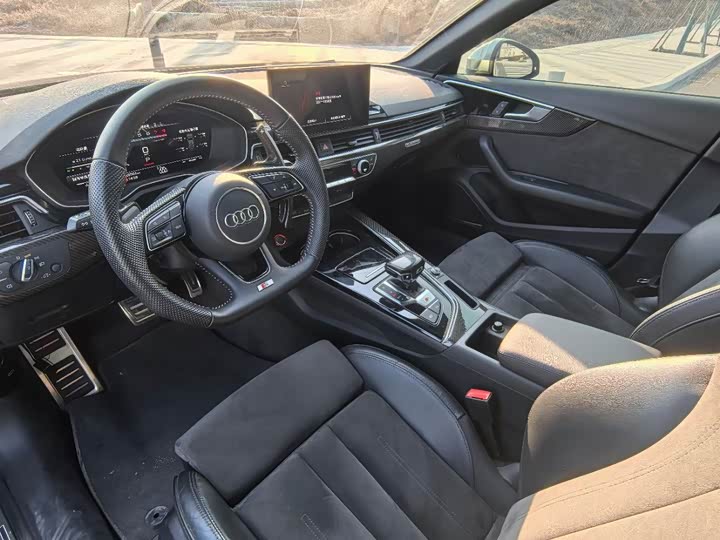 Фото 4 - Audi A4L