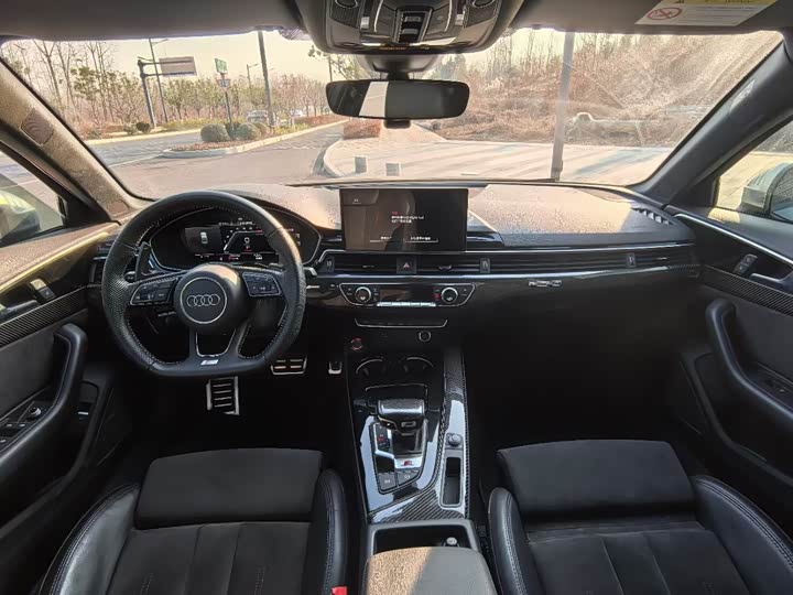 Фото 5 - Audi A4L