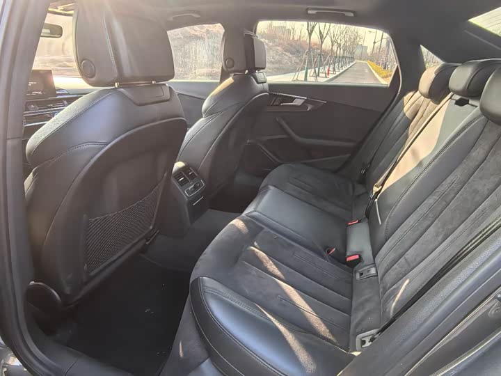 Фото 6 - Audi A4L