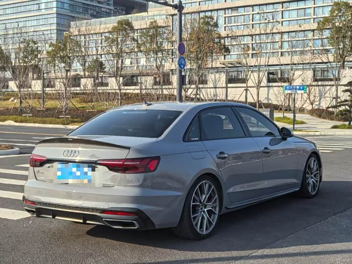 Фото 7 - Audi A4L