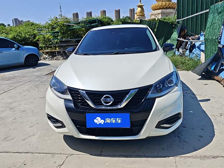 Фото 2 - Nissan Tiida