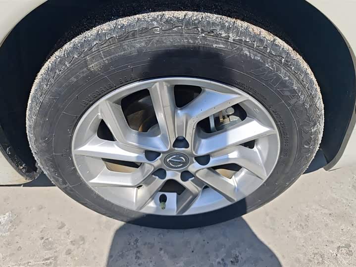 Фото 6 - Nissan Tiida