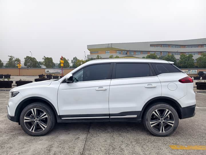 Фото 4 - Geely Atlas