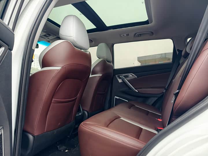 Фото 9 - Geely Atlas