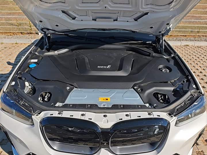 Фото 6 - BMW iX3