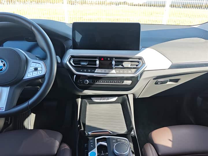 Фото 9 - BMW iX3