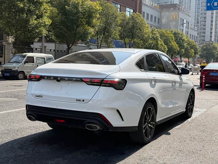 Фото 4 - Geely Binrui