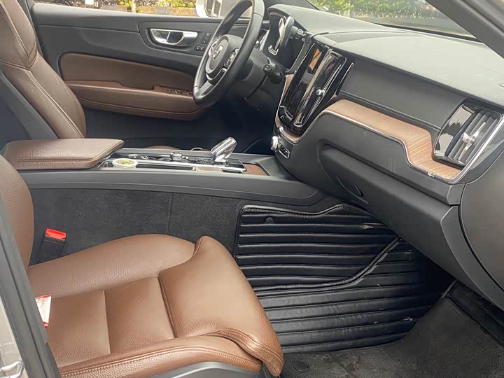 Фото 7 - Volvo XC60