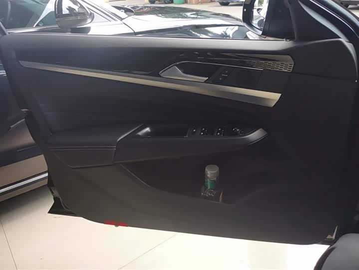 Фото 7 - Volkswagen Passat