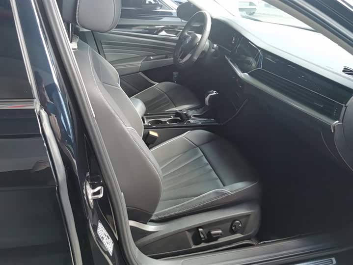 Фото 8 - Volkswagen Passat