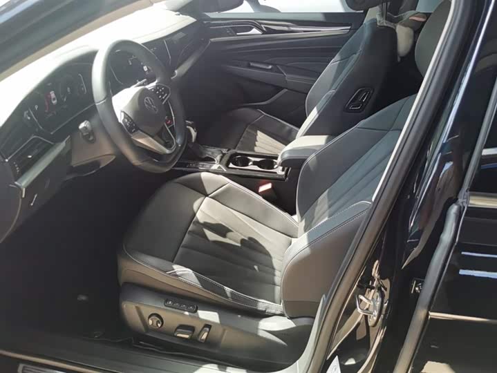 Фото 9 - Volkswagen Passat