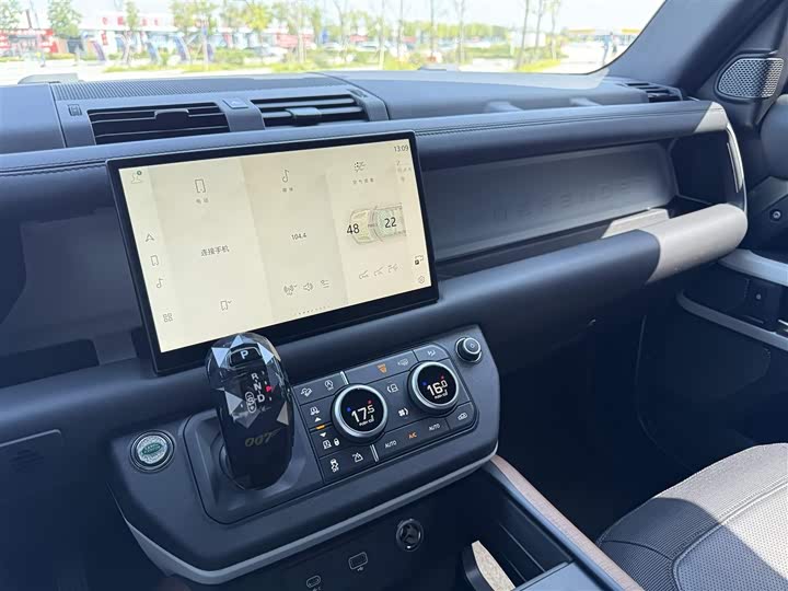 Фото 8 - Land Rover Defender