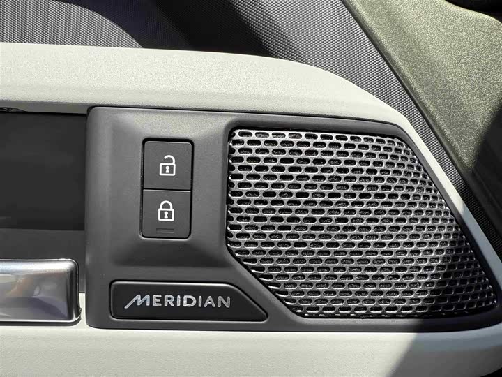 Фото 9 - Land Rover Defender