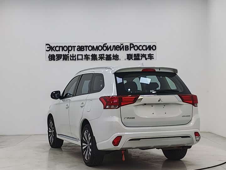 Фото 4 - Mitsubishi Outlander
