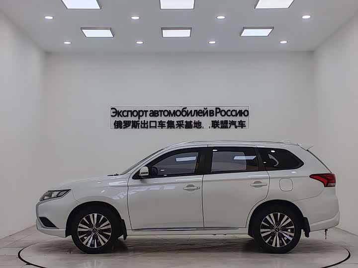 Фото 5 - Mitsubishi Outlander