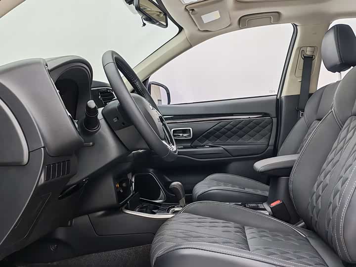 Фото 7 - Mitsubishi Outlander