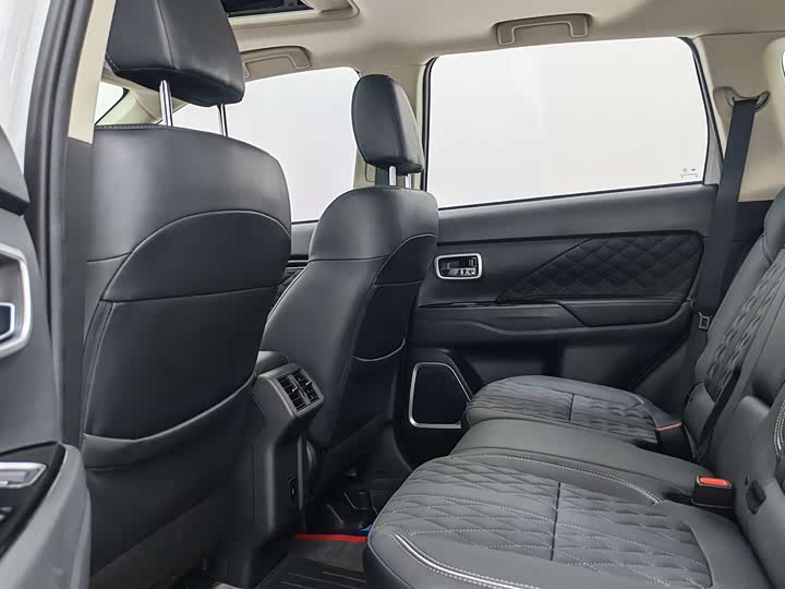 Фото 8 - Mitsubishi Outlander