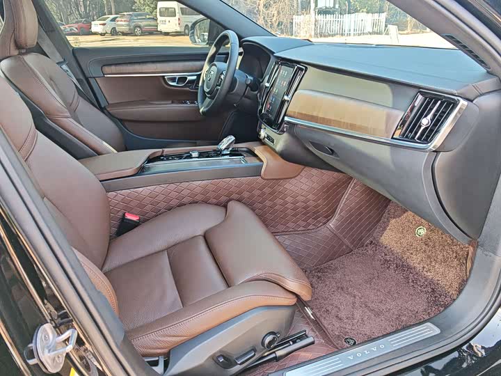Фото 4 - Volvo S90