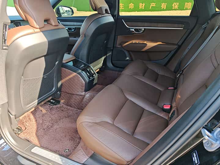 Фото 9 - Volvo S90