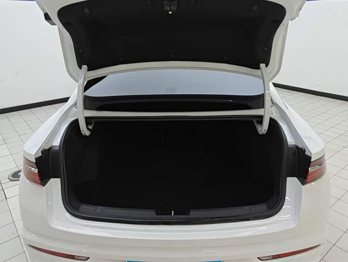 Photo 4 - Geely Preface