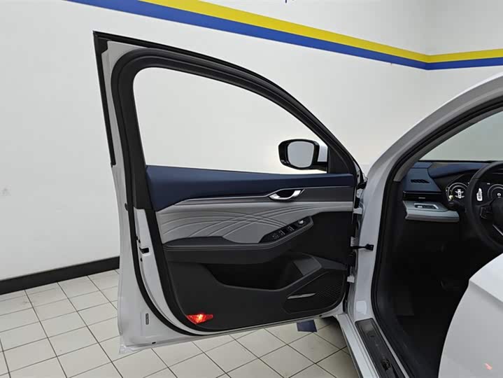 Photo 7 - Geely Preface