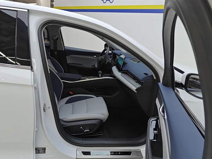 Photo 8 - Geely Preface