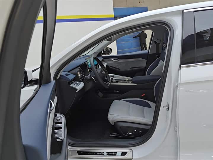 Photo 9 - Geely Preface