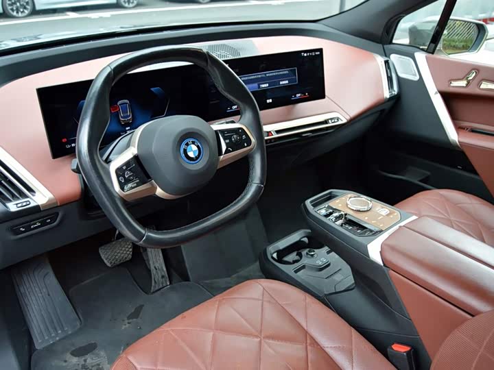 Фото 8 - BMW iX