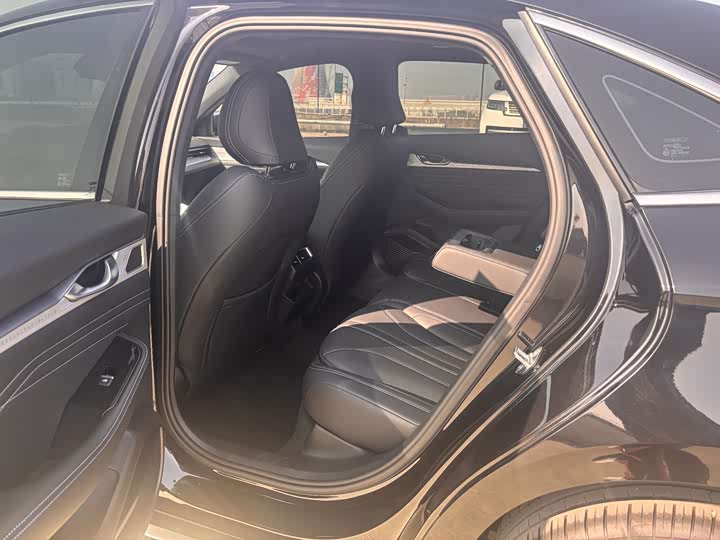 Photo 9 - Geely Preface