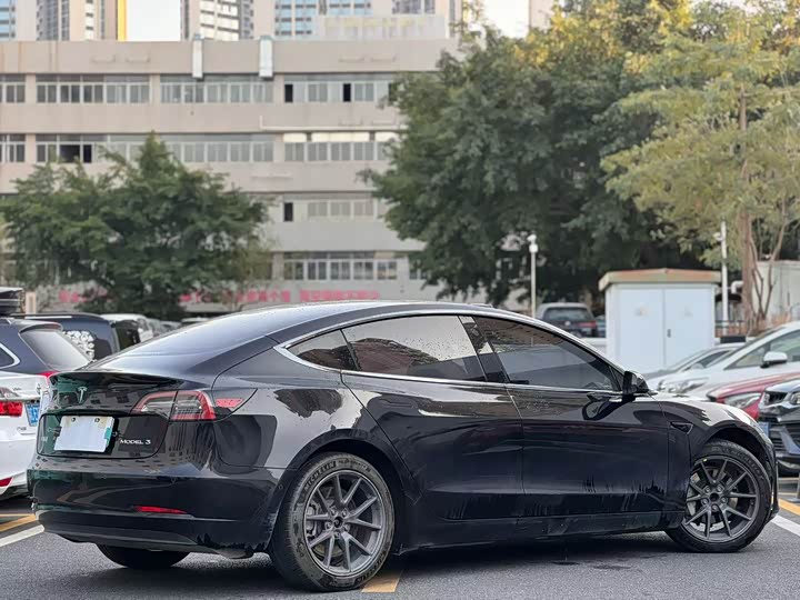 Фото 3 - Tesla Model 3