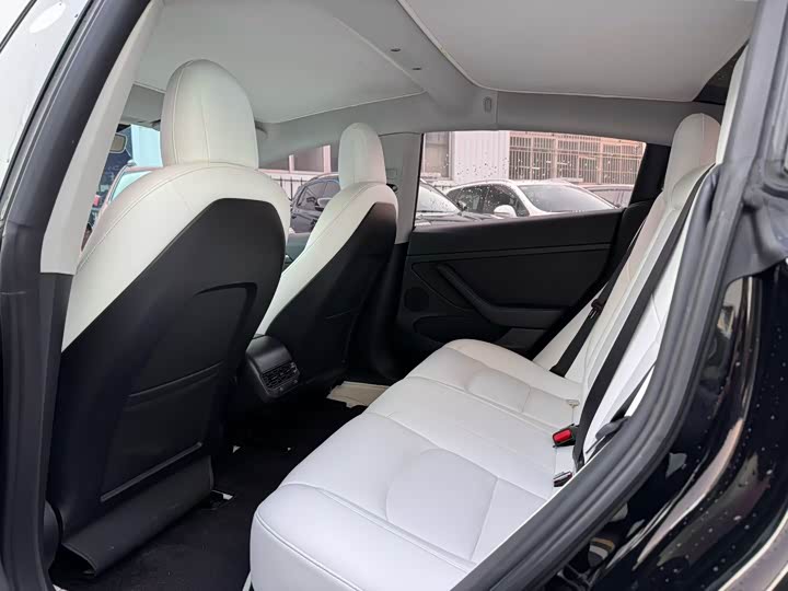 Фото 6 - Tesla Model 3