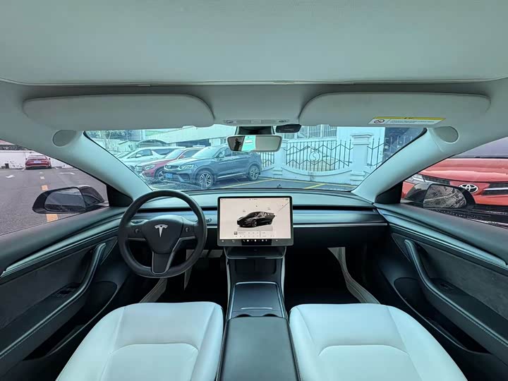 Фото 8 - Tesla Model 3