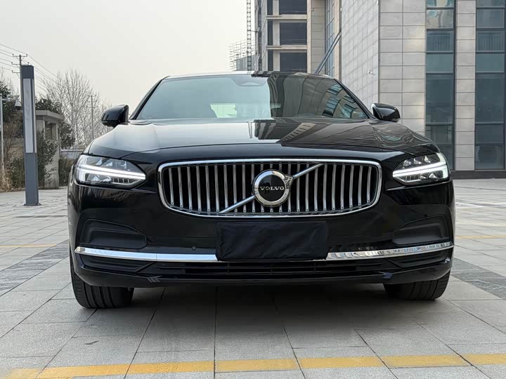 Фото 2 - Volvo S90