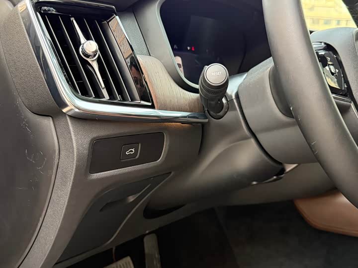 Фото 8 - Volvo S90