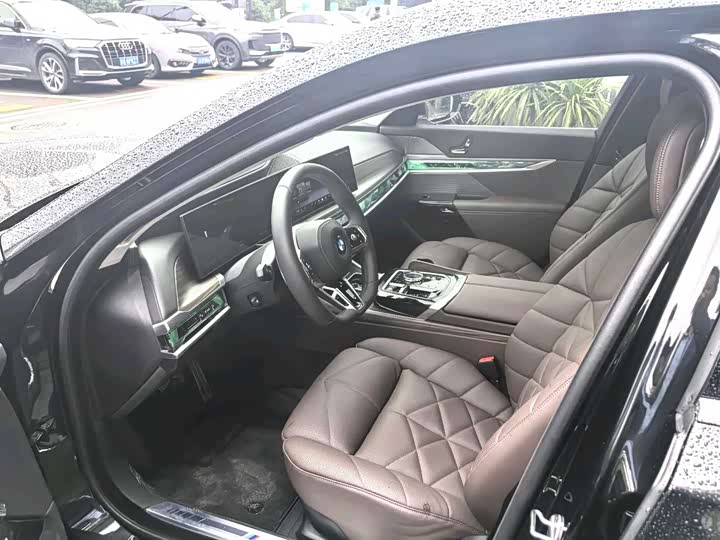 Photo 7 - BMW 7 Series