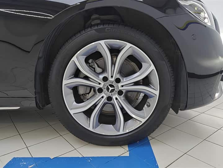 Photo 6 - Mercedes-Benz E-Class